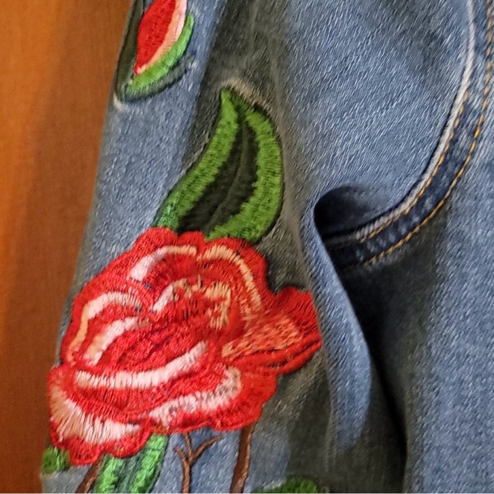 Hammer floral boho design Embroidered Denim Jean Jacket - Medium - Picture 6 of 7